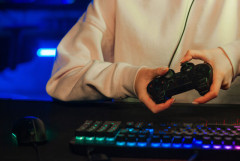 引きこもりはゲーム内でも交流を好まない傾向