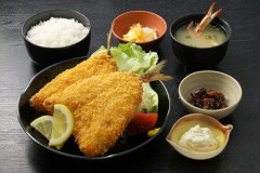 【悲報】バカ「アジフライうめー」ワイ「ほーい(ケチャップ取り上げる)」