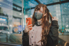 【画像】「マスク美人さん、また我々を欺く」←←←←海外でも流行りだすｗｗｗｗｗ