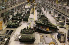 ロシア戦車工場が攻撃されないのは、ウクライナ側が標的優先順位は低いとは判断か？！