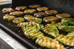 みんなは職場のBBQなに持ってけば嬉しい？