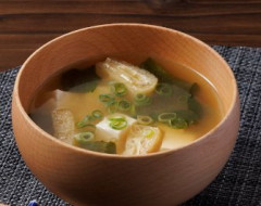 父親「値上げラッシュでお味噌汁が飲めません...」息子「本当は味噌汁飲みたい」