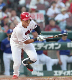 カープ佐々木泰（8月OPS.875打率.438得点圏.000）←1番に置いた方が良くね？