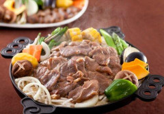 【悲報】観光客「やっぱり本場のジンギスカンは美味い！」道民ワイ「ぷっ」