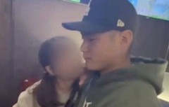 【超悲報】ゾンビたばこ売人の「アテンド飲み会」で広島カープ田村俊介がセクシー女優と寸止めキスｗｗｗ