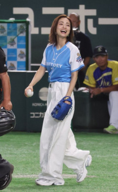 【朗報】上戸彩さん(40)まだかわいい