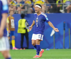 【悲報】W杯後無所属の長友佑都が東京のJ1開幕戦に来場「みなさまへご挨拶させていただきます」