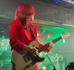 とあるガールズバンドが「BOØWYのBAD FEELING演奏動画」を公開→おじさんたち激怒で大炎上