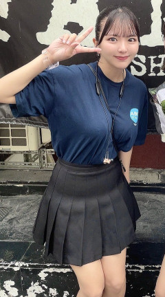 【画像】ムチムチJK「デカパイ見せつけながらピース！✌」
