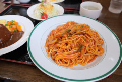 ナポリタンスパゲッティ、野菜サラダ←ここに１品加えて最強しろ