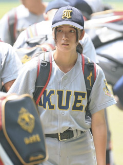 【悲報】仙台育英の女子マネ、あざとくて炎上