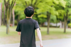 【画像】元TOKIO山口達也さん、家賃3万4000円の湘南の家からYouTube更新。激痩せした現在の姿がこちら…