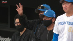 新庄監督、序盤で3個目の死球に「3本指」を立てる