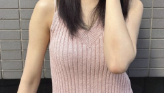 【画像】女子高生、市民プールでエグい乳を放り出してしまうwww