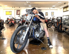 【悲報】元TOKIO長瀬智也さん、バイク写真を投稿するも女子から「見た目が汚らしい」と叩かれ謝罪