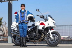 【悲報】白バイで一時停止違反のネズミ捕りしてる警官ってどんな気分で勤務してんの？
