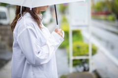 【画像】ボーイッシュ女子「お～い！傘入ってく･･････♡」←どうする！！