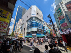 【悲報】オタク、無料キーボード欲しさに秋葉原に大行列を作るｗｗｗｗ