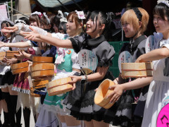 【画像】秋葉原で大量のメイド＆巫女たちがぶっかけ祭ｗｗｗｗｗｗｗｗｗｗｗ