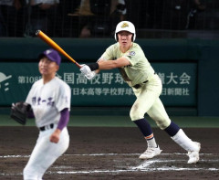 1回戦 英明 4-1 関東第一　英明・松原が走者一掃勝ち越しタイムリー2塁打、冨岡1失点完投