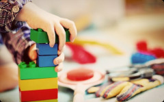 息子が幼稚園で友達の靴を隠して先生に怒られたらしい。経緯を聞きたかったので直接息子に聞こうとしたら、嫁が・・・