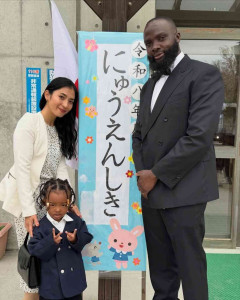「黒人の下半身に惹かれて結婚したんだろ」ケニア人男性と結婚した日本人女性（31）に“誹謗中傷”殺到…本人が語る、日本で感じる“外国人差別”のリアル