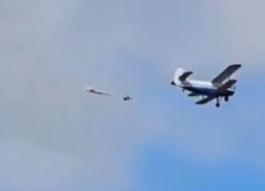 ロシア空挺兵が空挺部隊日を祝うため飛行機から飛び降りて死亡！