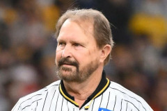 【朗報】元阪神・バース氏「掛布さんの髪の毛が増えていた！でも、岡田さんは髪の毛がなくなってた」