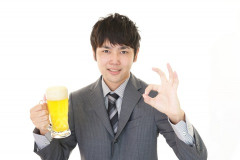 医者「寝酒はやめとけ」彡(^)(^)ミ「そう言われてもアルコールないと寝られませンゴ」⇒！！