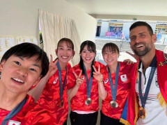 【画像】バドミントン女子日本代表「濃いメンツで撮ったw」ﾊﾟｼｬｯ！