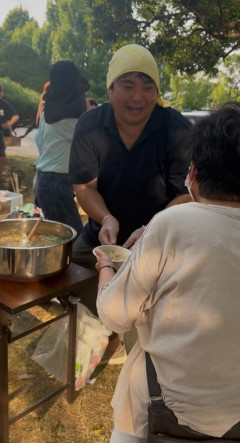 【画像】へずま議員、被災地でめちゃくちゃ働いて老人たちを笑顔にしてしまうwwwwwwwwwwwwwwww