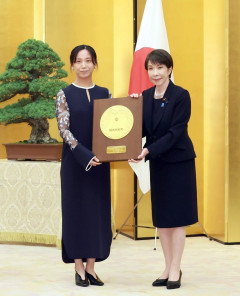 【悲報】高市早苗さん、高木美帆の国民栄誉賞なのに自分がメインのPVを公開してしまう