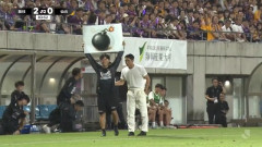 ◆悲報◆藤枝MyFC率いる槙野智章監督、プラカードでおかしなサインを出し始めてしまう🤣