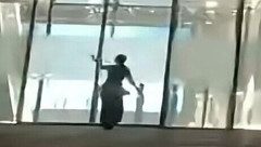 日本人の女が韓国の大手芸能事務所を襲撃して逮捕される！　韓国の反応。