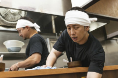 【唖然】ラーメン屋さん「席でおむつ交換はちょっと・・」　パパ「子どもとか育てたことないから分かんないんだろうねｗ」⇒！！！