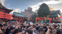 【悲報】アニソン盆踊り、有名女優に冷笑されてしまう
