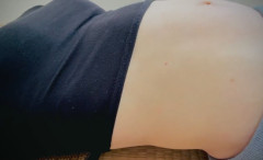 女性「増えるワカメを大量に食べて水を飲むと腹が膨らむって本当？実際にやってみるわ」 → 腹がどんどん膨らんで… うわぁあああああああ