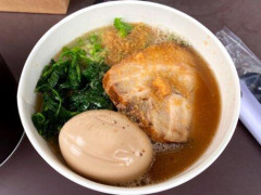 【悲報】日本人がラーメンに1000円以上だすの渋る理由ガチ不明