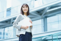 スタバで大量にいるMacBookいじってるやつwwwwwwwwwwww