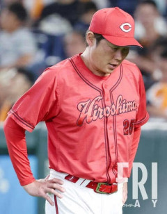 広島・新井監督「全員ブン殴って、全部ブッ壊してから辞めたい」