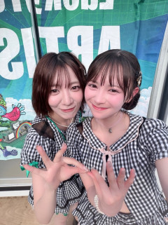 【悲報】工藤華純さんのマイクが伊藤百花さんの頭部に当たる【AKB48かすみん・いともも】