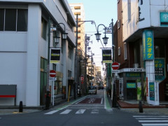 【悲報】埼玉県警「外国人の交通マナーがヤバいので『外国人交通安全アドバイザー』を配備します」