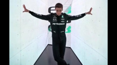 メルセデスのラッセルが恋人カルメン・ムントさんと婚約