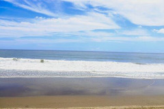 【悲報】海水浴中の20代水着ギャルさん3人、流され1人死亡・1人重体・・・・・・・・・