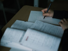 【衝撃】オウム真理教『教祖』の三女「はあはあ…大学３つ合格したぞ！！！」大学「「「………」」」⇒！