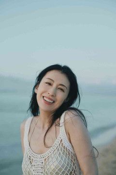 雛形あきこ、22年ぶり写真集に反響 48歳“水着グラビア”にも挑戦「なんと!!!」「おぉ～」「学生時代が蘇りました」