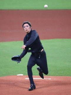 【画像】Gacktの投げ方