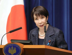 【悲報】高市早苗首相、公用車を3000万の新車に買い換えタバコを吸いまくっていた