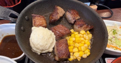 【画像悲報】吉野家の新メニュー「極旨ステーキ定食(1498円)」、肉の量が少なすぎて大炎上してしまう…ｗｗｗｗｗ