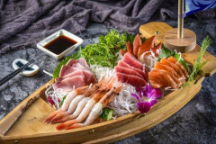 【悲報】日本(飯まずい、母国語ゴミ、差別主義者多い)←これ